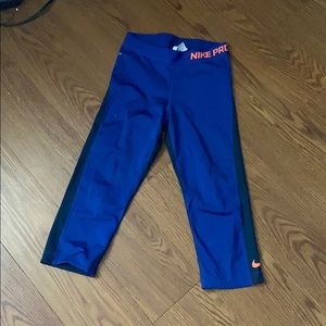 NWOT NIKE PRO CROP